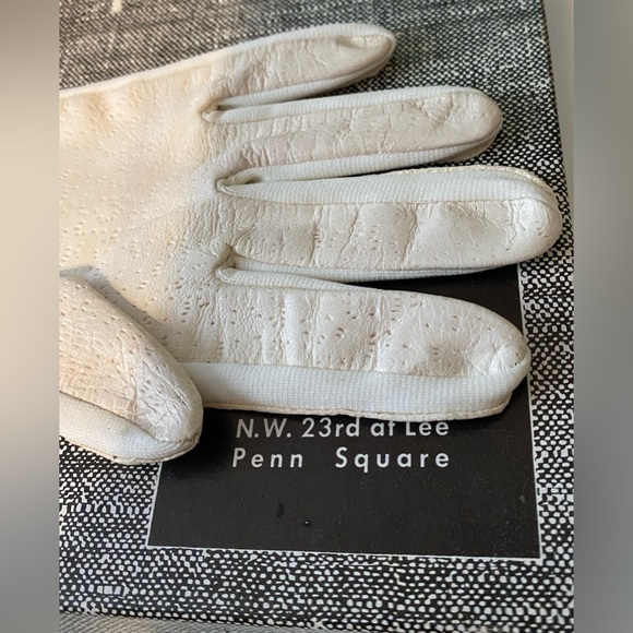 Vintage Ladies Leather gloves with pearl like snap in original Rothchild’s Box - Picture 11 of 16